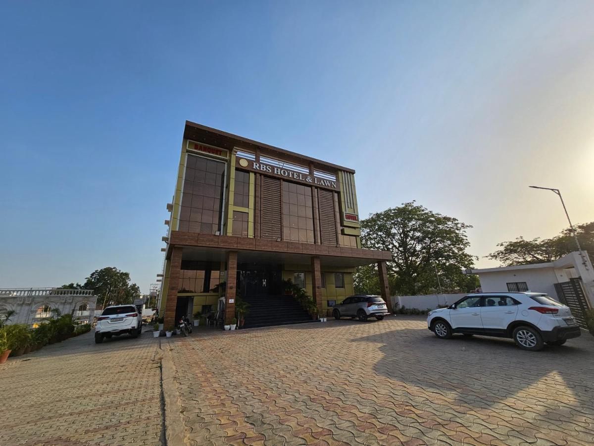 Rbs Hotel And Lawn Ayodhya Bagian luar foto