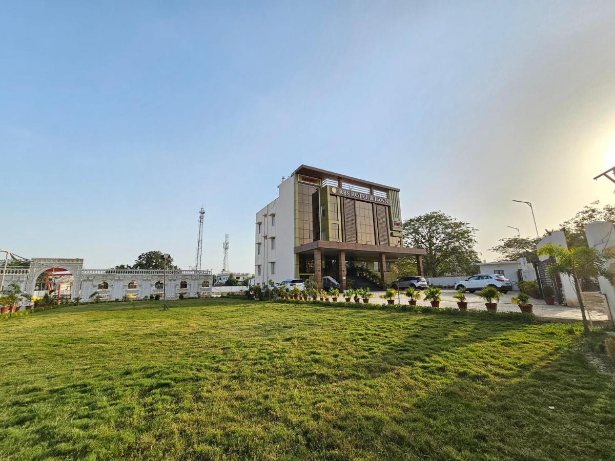 Rbs Hotel And Lawn Ayodhya Bagian luar foto