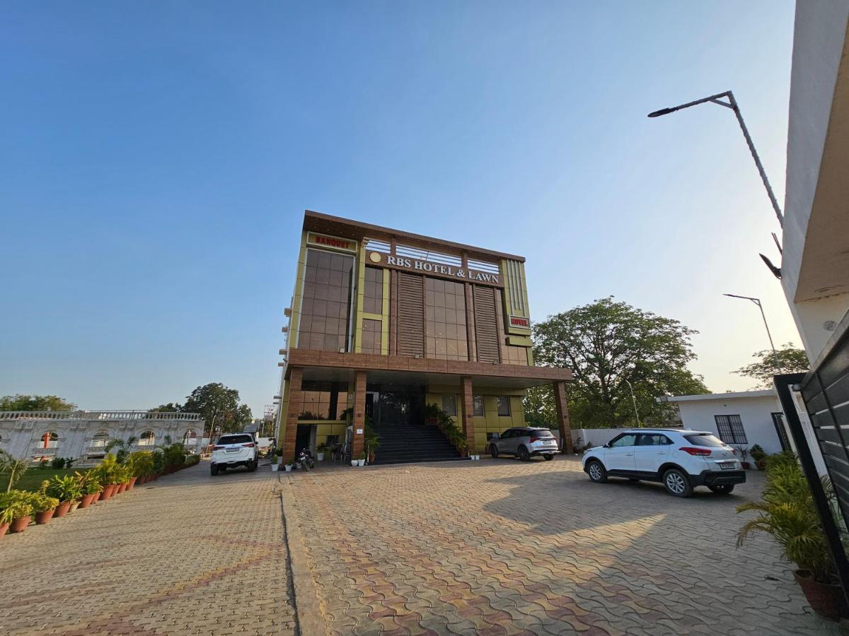 Rbs Hotel And Lawn Ayodhya Bagian luar foto