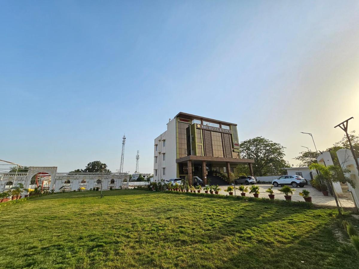 Rbs Hotel And Lawn Ayodhya Bagian luar foto